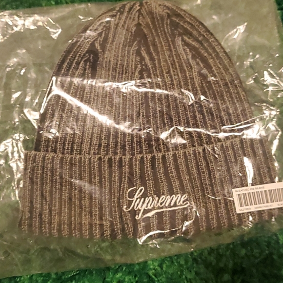 NWT supreme beanie - Picture 2 of 2